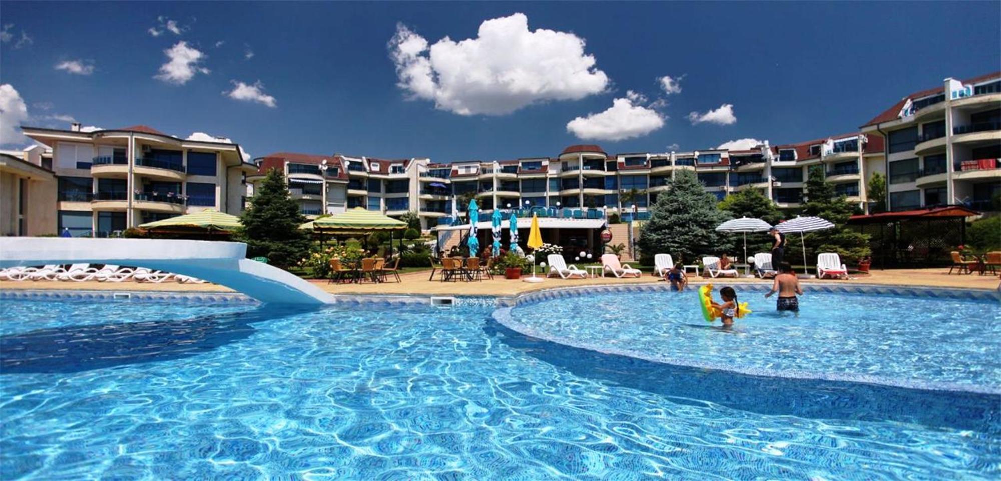 Riviera Complex 6 Hotel Sveti Vlas Bagian luar foto