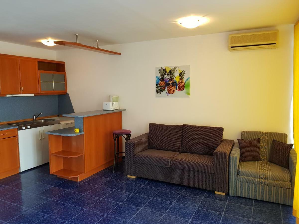 Riviera Complex 6 Hotel Sveti Vlas Bagian luar foto